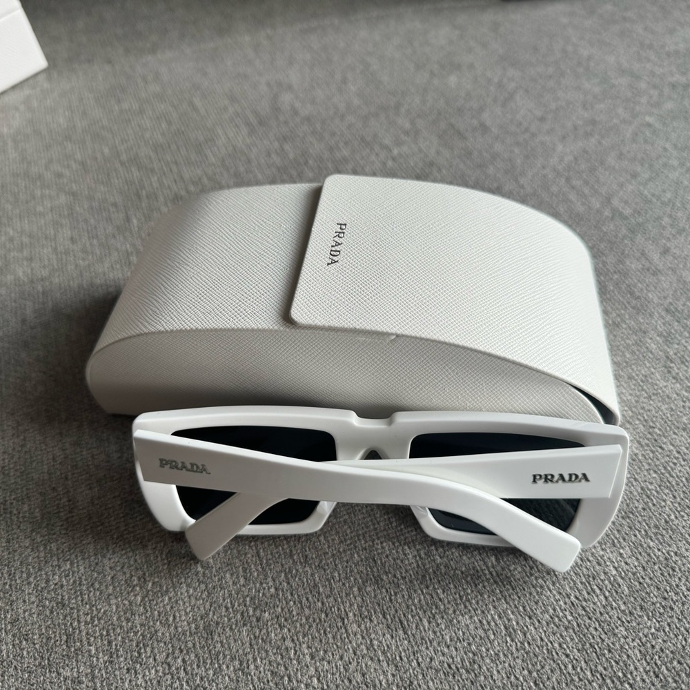 Sunglasses - Picture 4 of 6